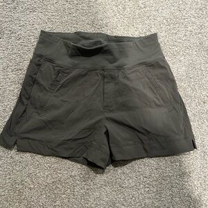 Athleta Trekkie North Short Size 8